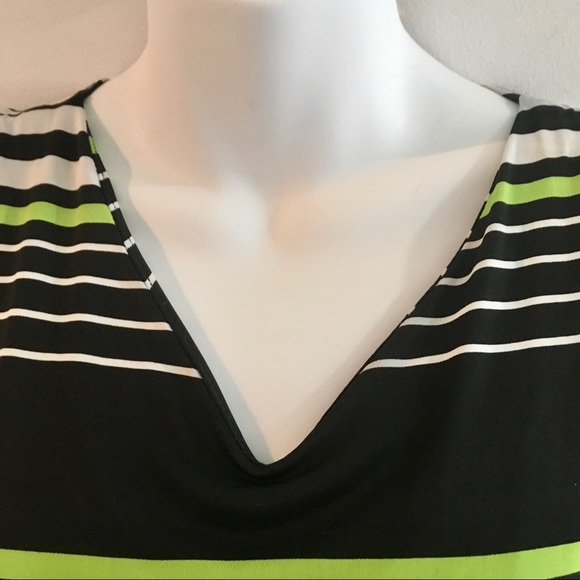 Jessica | V-neck Tank (L) - Picture 4 of 8